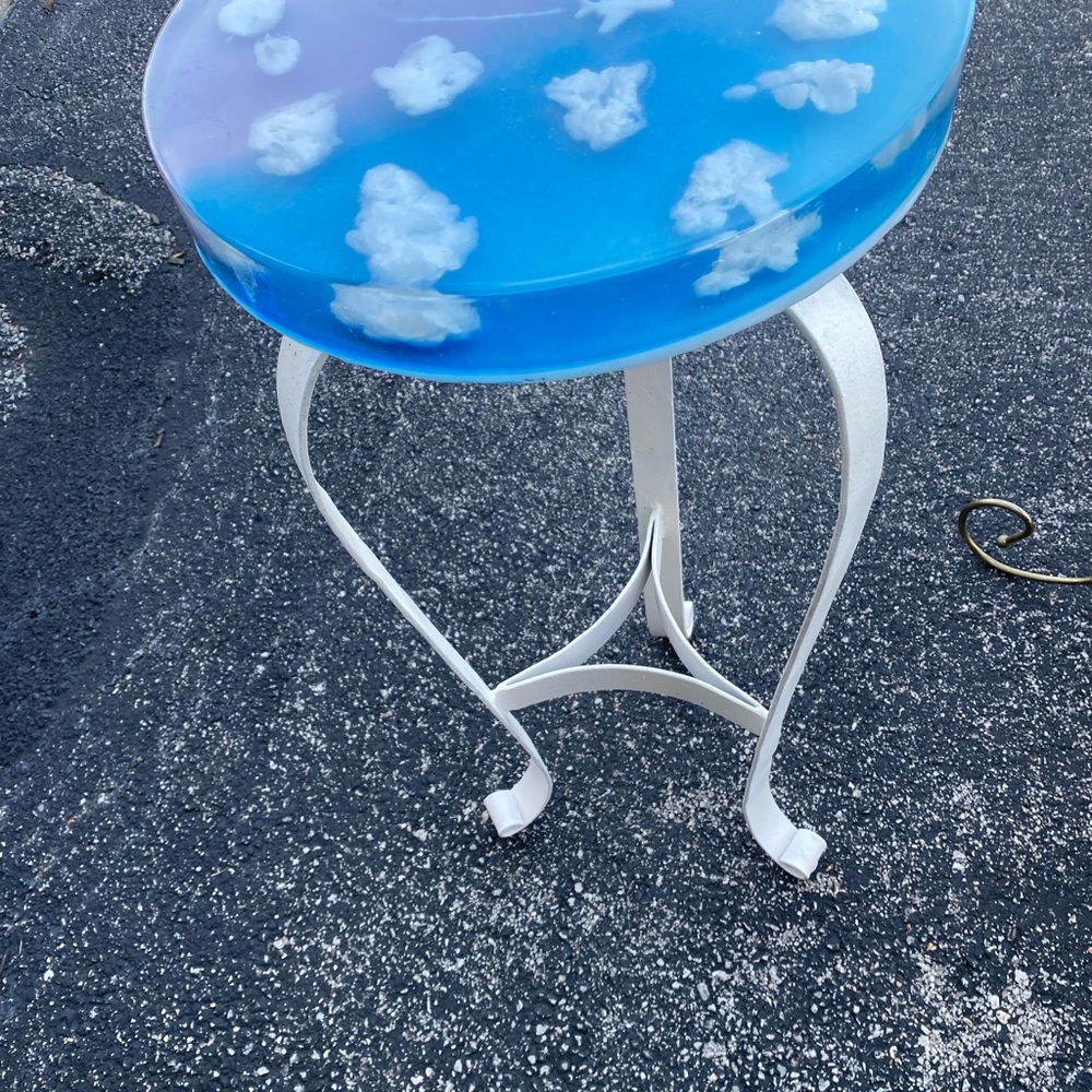Cloud Table - Picture 2 of 4